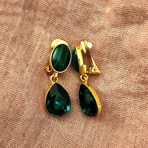 Oscar de la Renta Teardrop Malachite Emerald Green Earrings Gold Plated Clip On - Picture 6 of 6